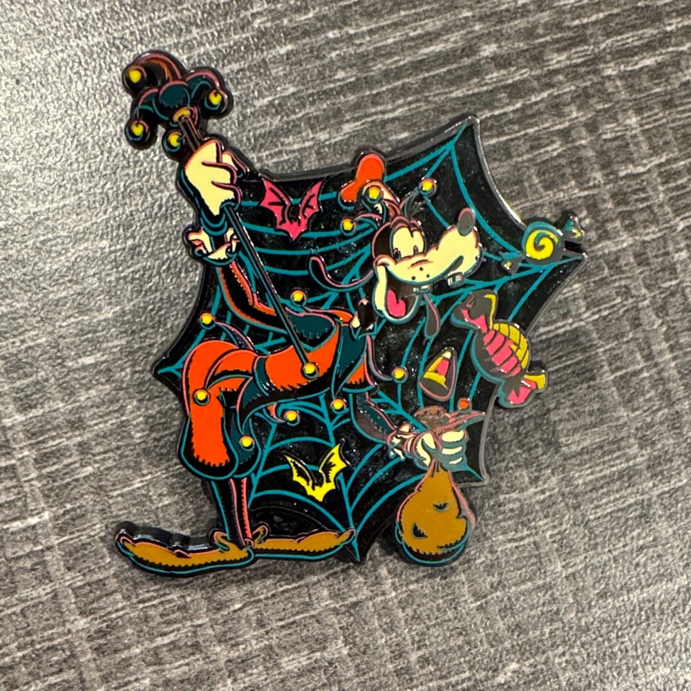 Disney Parks Goofy Halloween Spider Web Candy Corn Trading Pin